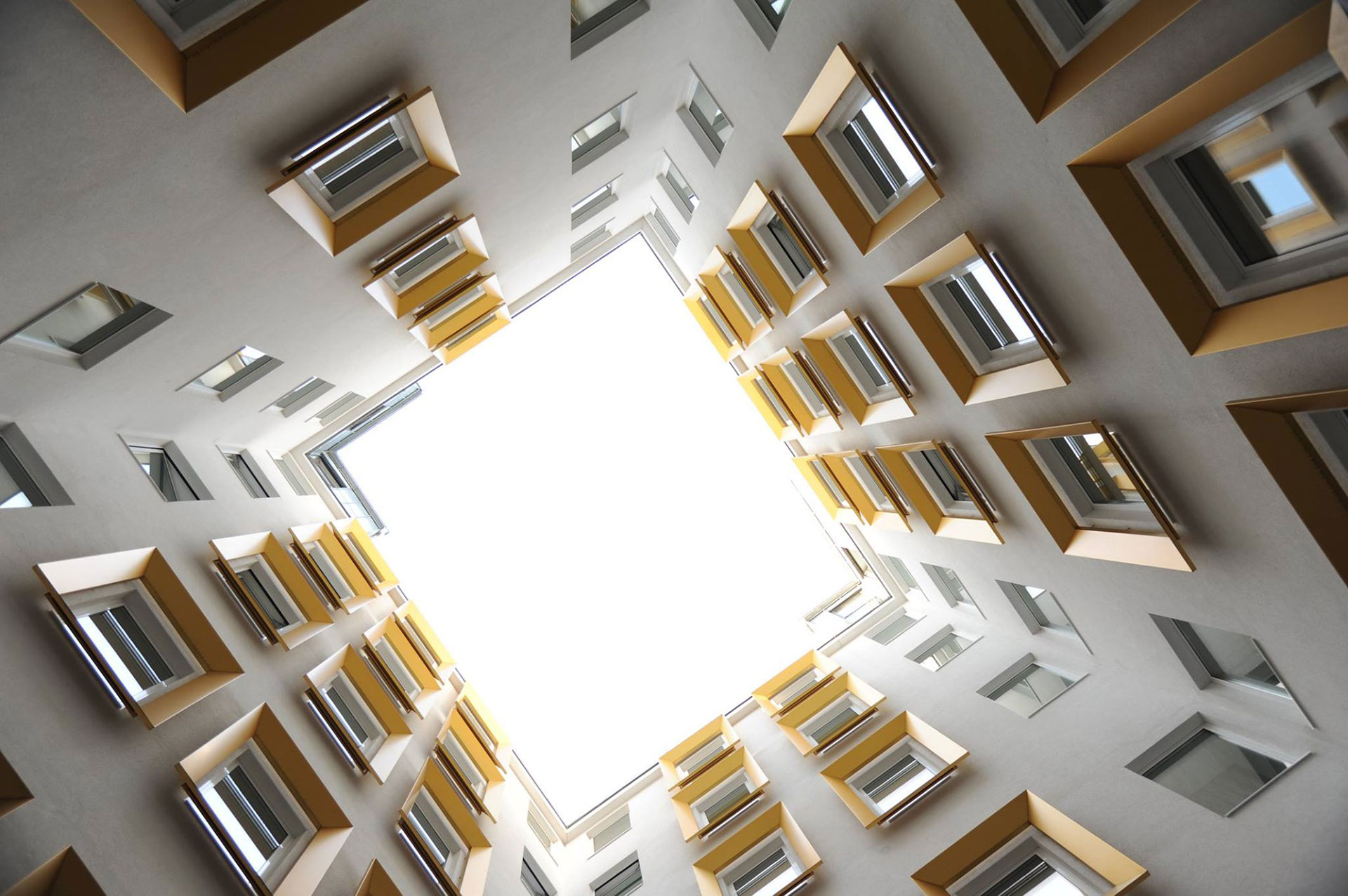 Motel One Wien Staatsoper Look up